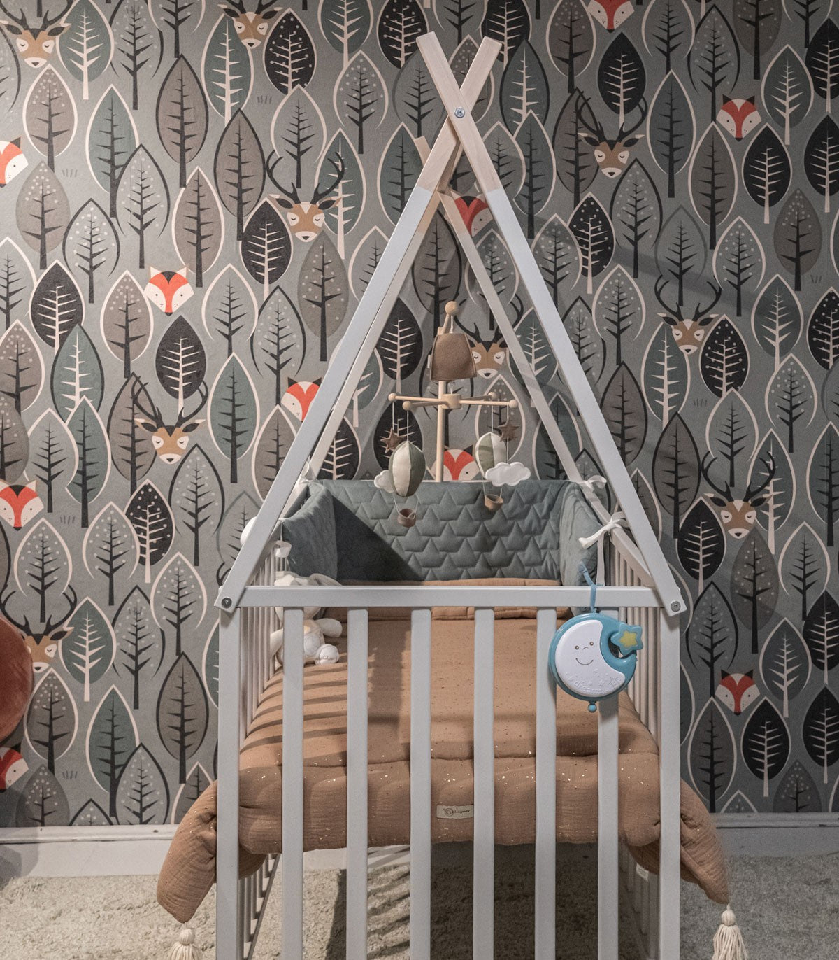 Remont u Ciebie. Jak program Tomasza Pągowskiego ożywił pokój dziecka tapetą Hidden Deers