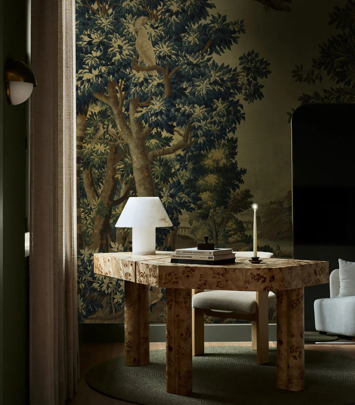 Jadalnia z roślinną tapetą w stylu vintage z kolekcji Wallcolors