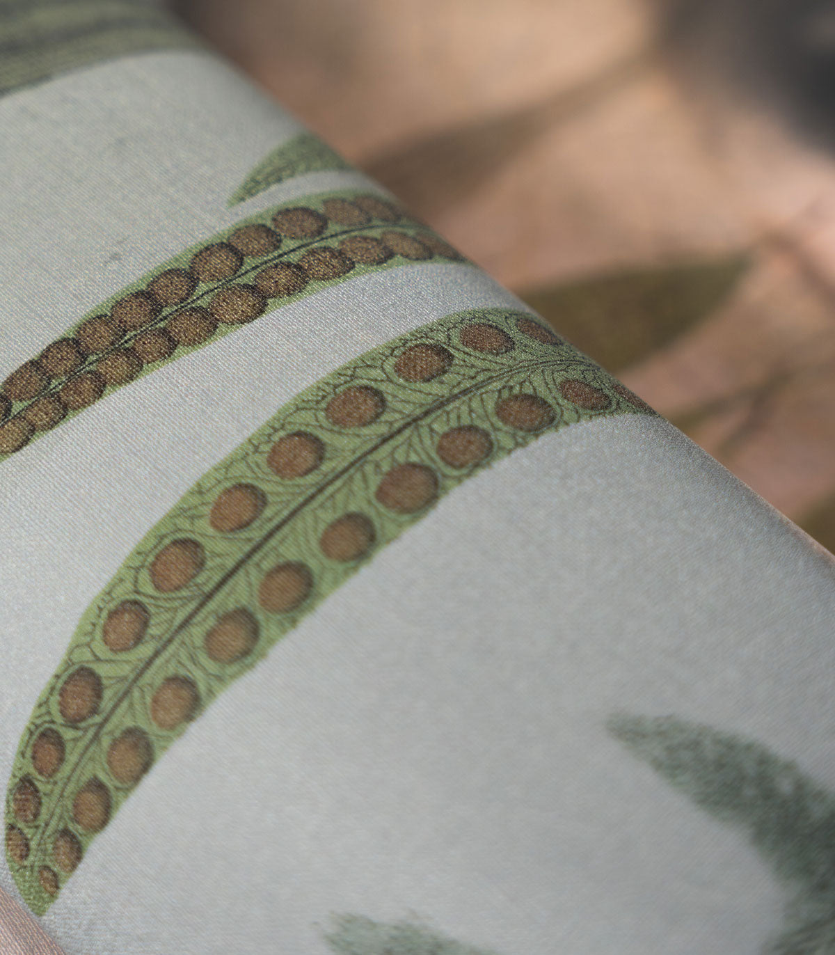 Tapeta Nature girl with the pearl