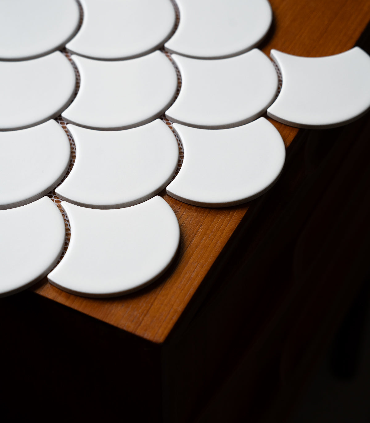 Mozaika fish scale white matte