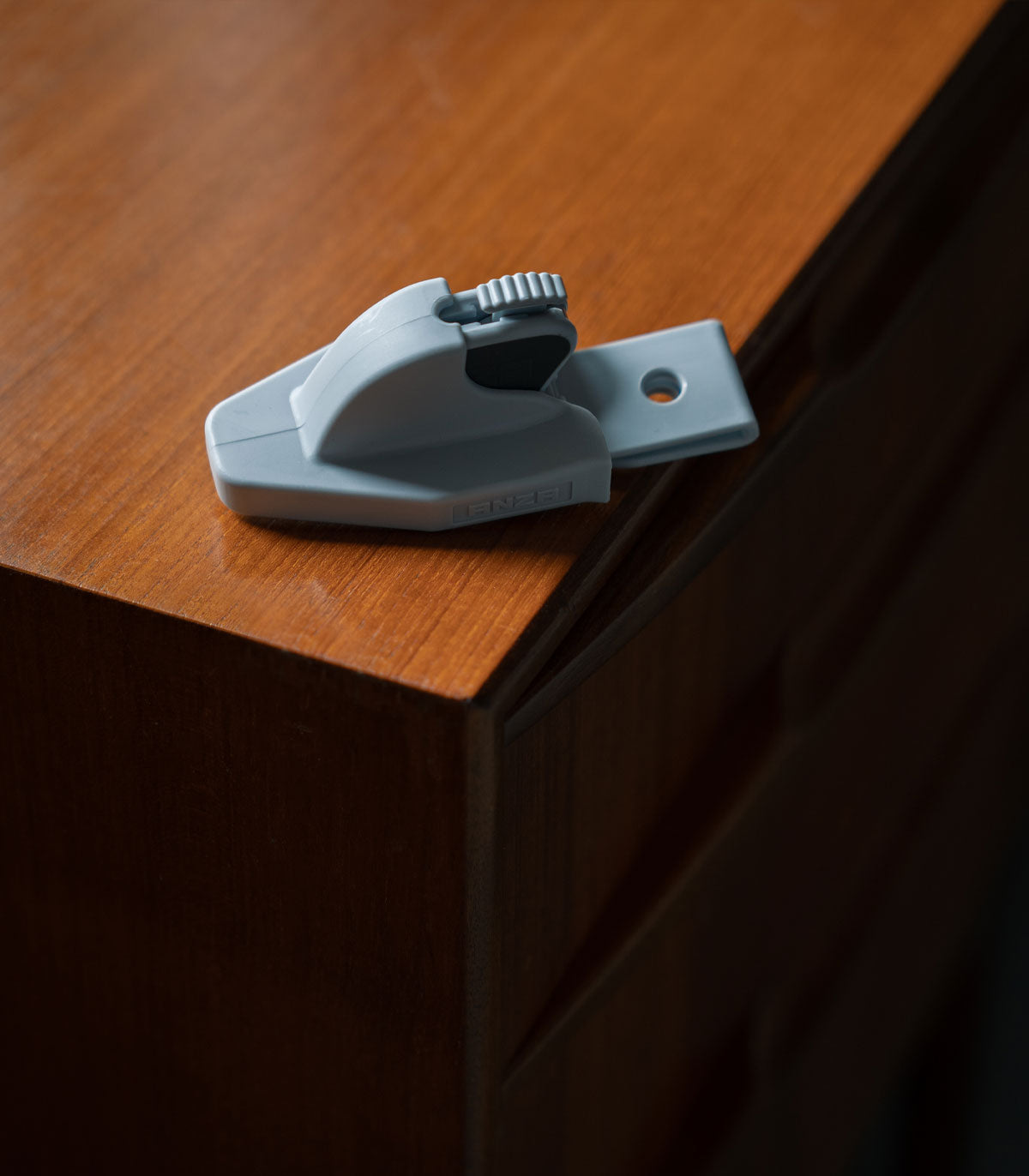 Nóż do tapetowania z kaburą